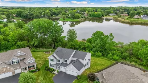 125 Stowe Ct, Volo, IL 60020
