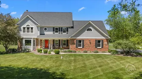 39 W W016 W Hilltop Dr, Saint Charles, IL 60175