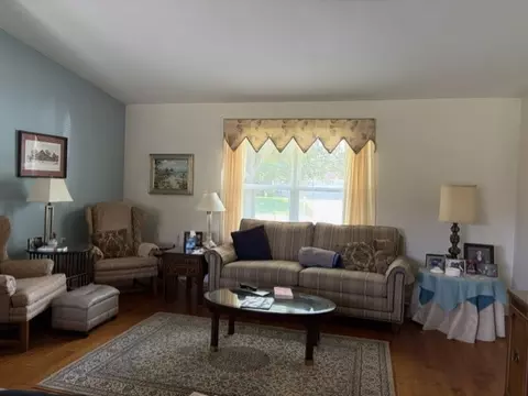 Living - 1017 31st St, Peru, IL 61354 photo 1 of 3