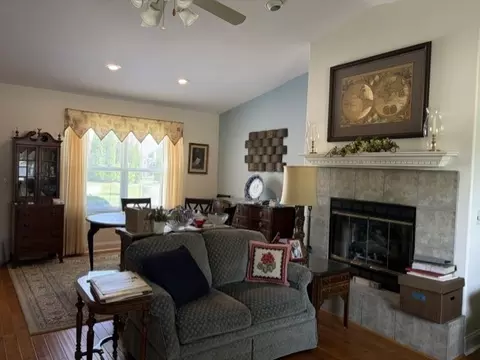 Living - 1017 31st St, Peru, IL 61354 photo 3 of 3