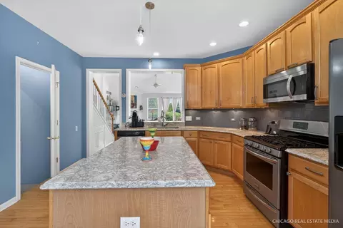Kitchen - 4001 Whitehall Ln, Algonquin, IL 60102 photo 3 of 3