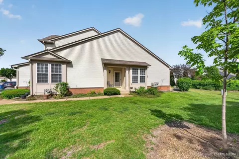 Exterior - 4001 Whitehall Ln, Algonquin, IL 60102 photo 3 of 5