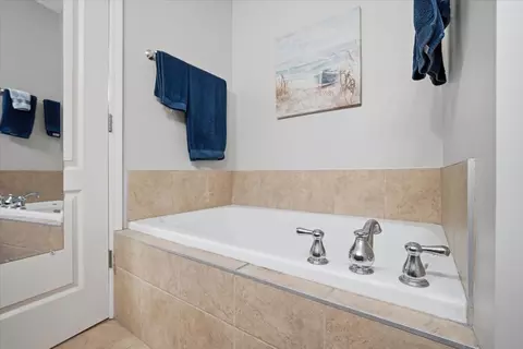 Bath - 3172 Shepard Rd, Normal, IL 61761 photo 2 of 3