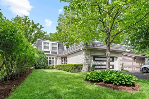 1618 Mccraren Rd, Highland Park, IL 60035