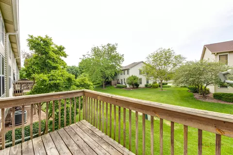 Exterior - 386 Gladstone Ln, Elgin, IL 60120 photo 2 of 3