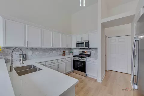 Kitchen - 386 Gladstone Ln, Elgin, IL 60120 photo 1 of 3