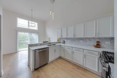 Kitchen - 386 Gladstone Ln, Elgin, IL 60120 photo 2 of 3