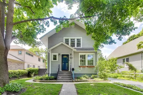 2660 Saint Johns Ave, Highland Park, IL 60035