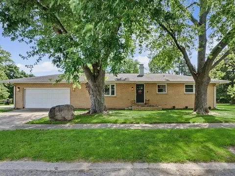 1812 Joni Leann Ct, Urbana, IL 61802