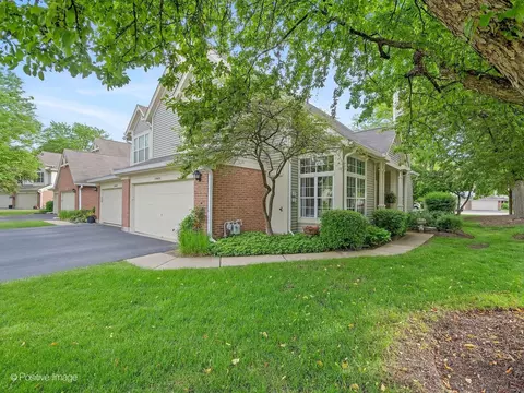 30 W032 Laurel Ct, Warrenville, IL 60555