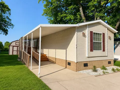 818 Peach Tree St, Urbana, IL 61802