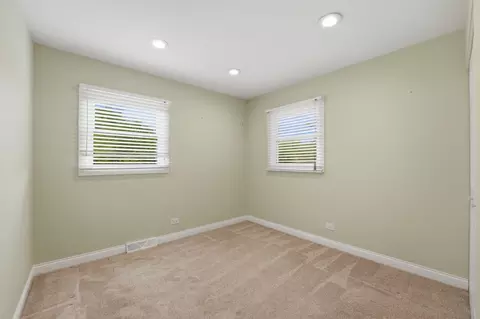 Bedroom - 4065 Winston Dr, Hoffman Estates, IL 60192 photo 2 of 7