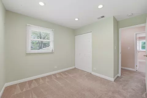 Bedroom - 4065 Winston Dr, Hoffman Estates, IL 60192 photo 3 of 7