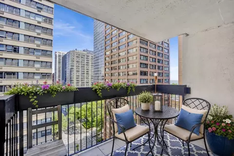 Exterior - 222 E Pearson St #1401, Chicago, IL 60611 photo 2 of 3