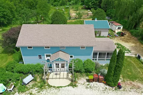 9602 Wright Rd, Harvard, IL 60033