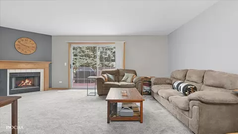 1440 Foxcroft Dr, Aurora, IL 60506 photo 3