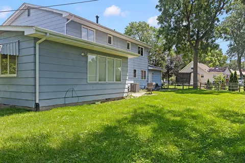 Exterior - 2009 53rd St, Moline, IL 61265 photo 3 of 4