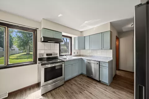 Kitchen - 2009 53rd St, Moline, IL 61265 photo 4 of 5