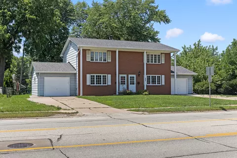 Exterior - 2009 53rd St, Moline, IL 61265 photo 2 of 4