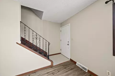 Entry Way - 2009 53rd St, Moline, IL 61265 photo 2 of 4