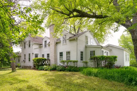 30128 N Saint Marys Rd, Libertyville, IL 60048