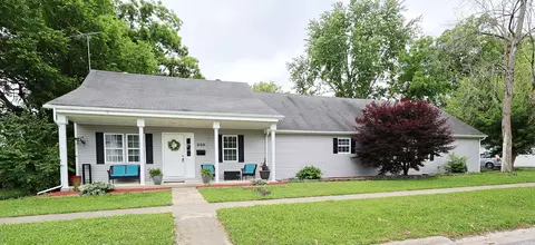 230 Fairfax St, Carlyle, IL 62231