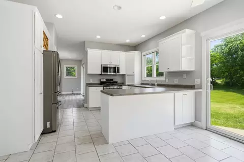 Kitchen - 9821 Gabriel Dr, Bloomington, IL 61705 photo 3 of 4