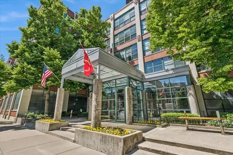 1800 W Roscoe St #521, Chicago, IL 60657