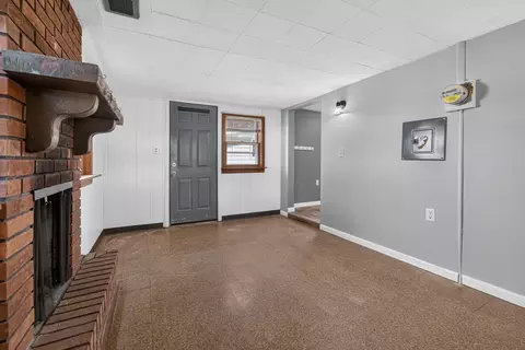 Living - 102 N Woodlawn St, Downs, IL 61736 photo 5 of 6