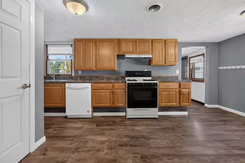 Kitchen - 102 N Woodlawn St, Downs, IL 61736 photo 1 of 4