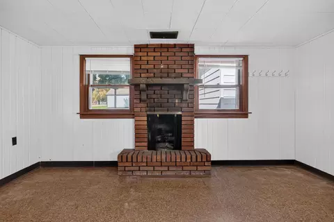 Living - 102 N Woodlawn St, Downs, IL 61736 photo 6 of 6