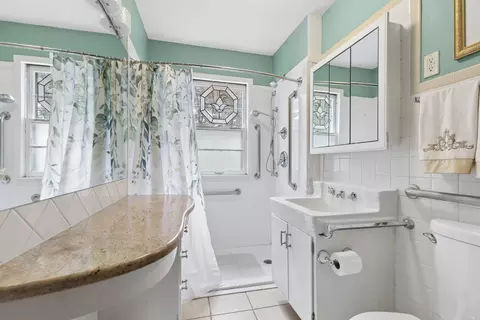 Bath - 3607 W Clover Ave, Mchenry, IL 60050 photo 1 of 2
