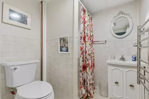 Bath - 3607 W Clover Ave, Mchenry, IL 60050 photo 2 of 2