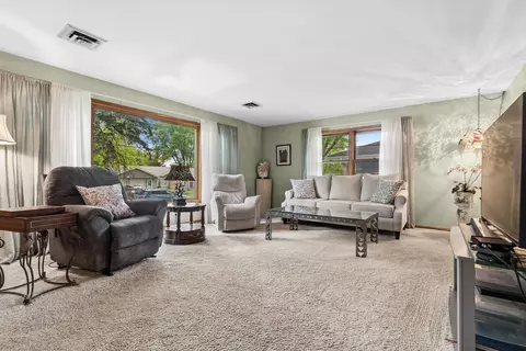 Living - 3607 W Clover Ave, Mchenry, IL 60050 photo 1 of 2