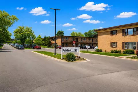 39 King Arthur Ct #15, Northlake, IL 60164