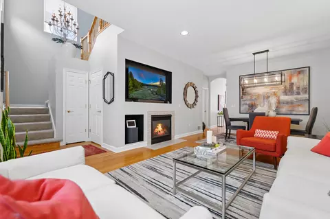 Living - 671 Central Ave, Deerfield, IL 60015 photo 1 of 2