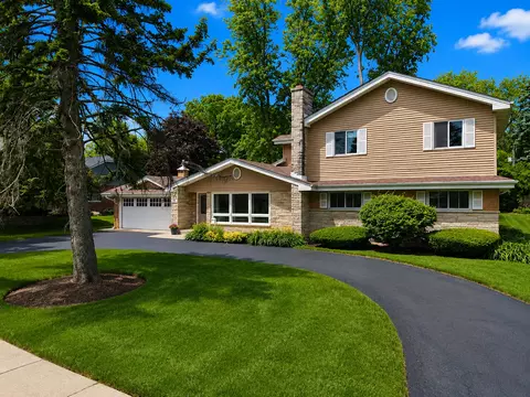 606 Country Club Dr, Itasca, IL 60143