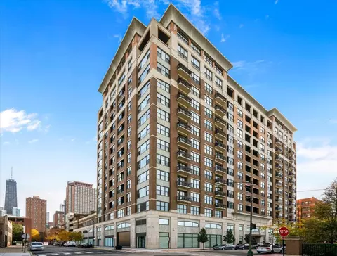 849 N Franklin St #509, Chicago, IL 60610