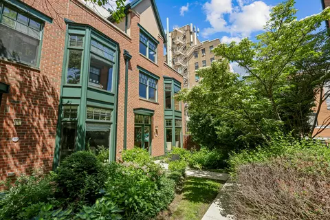 101 N Euclid Ave #23, Oak Park, IL 60301