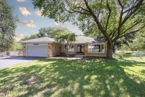 4 N725 Klein Rd, West Chicago, IL 60185