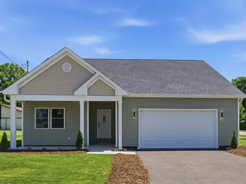 17 W Dearborn St, Plano, IL 60545