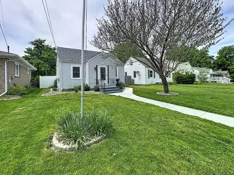 Exterior - 1841 32nd St, Moline, IL 61265 photo 2 of 5