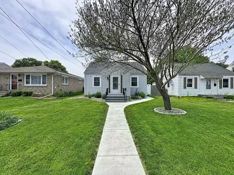 1841 32nd St, Moline, IL 61265
