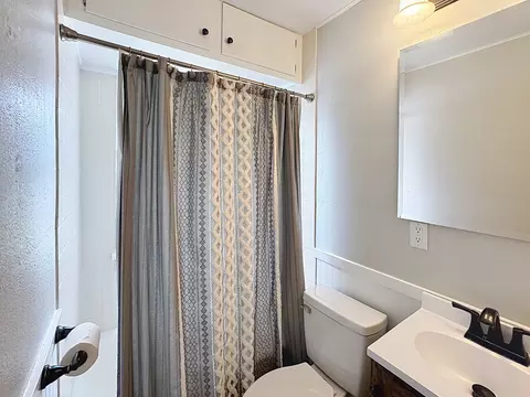 Bath - 1841 32nd St, Moline, IL 61265 photo 1 of 1