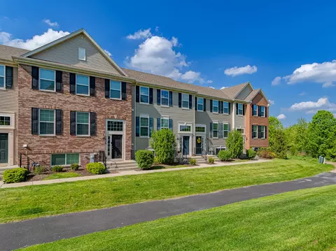 1609 Deer Pointe Dr, South Elgin, IL 60177