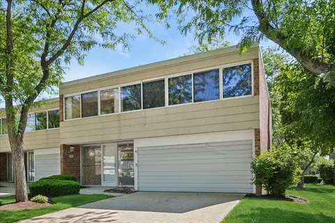 137 Avon Rd, Northbrook, IL 60062