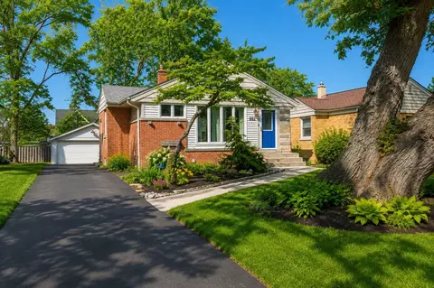 882 Hillside Ave, Glen Ellyn, IL 60137