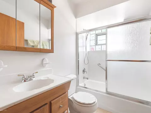 Bath - 1306 E 88th Pl, Chicago, IL 60619 photo 2 of 3