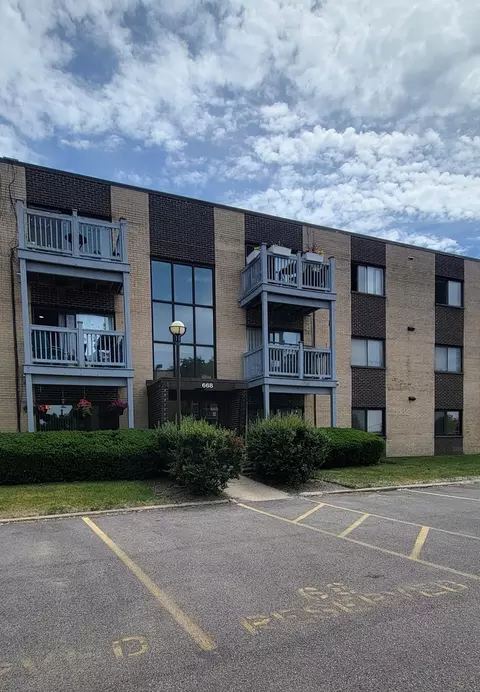668 Pinecrest Dr #204, Prospect Heights, IL 60070