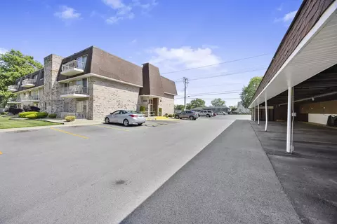 3237 S Manor Dr #110, Lansing, IL 60438